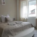 Via Lejlighed *